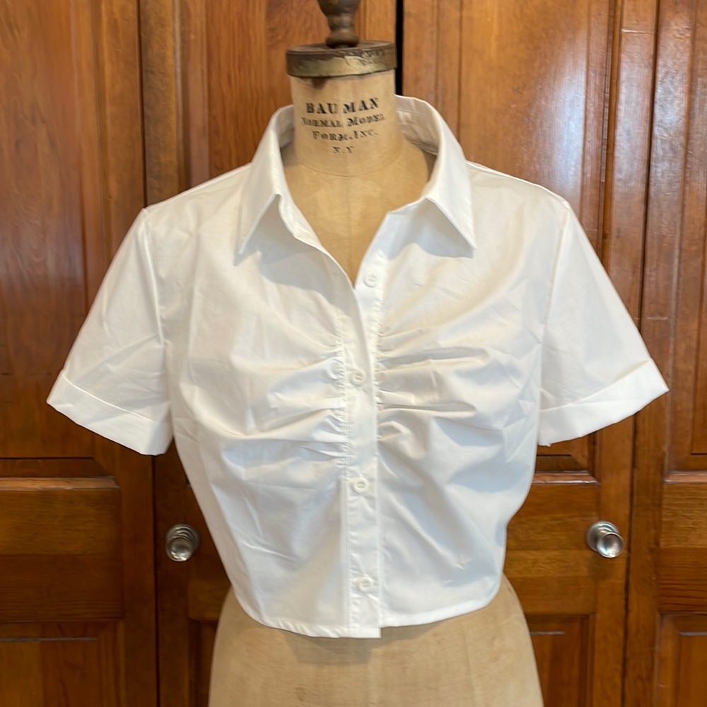 💙 Shein White Cropped Button Down Top - NWT